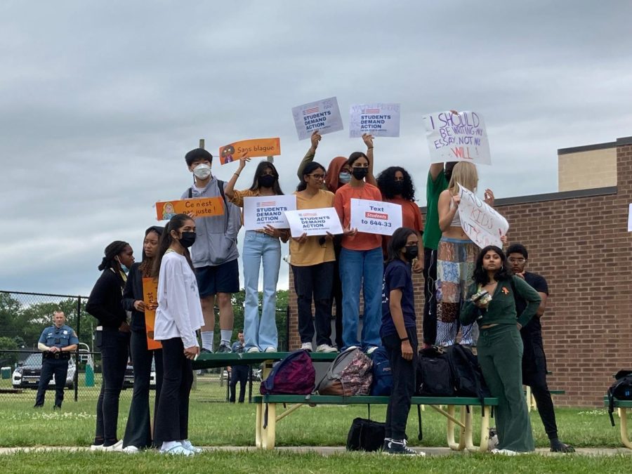 South+students+walk+out+to+protest+gun+violence
