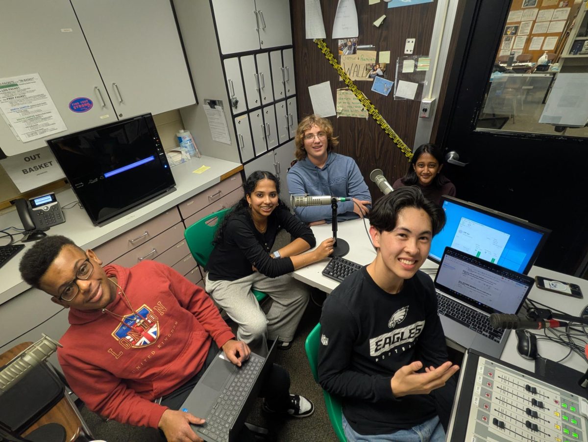Students doing a show at radio club.
Left to right: Harrison Brown (‘26), Sahana Sankar (‘26, HSN), Elliot Massa (‘29), Estelle
Chettiar (‘28) and John Bridgeford (‘26, HSN).